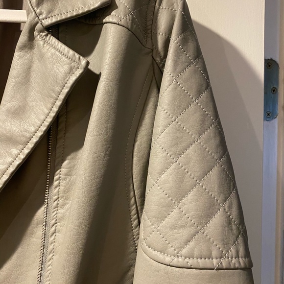 Jacket - Picture 6 of 9